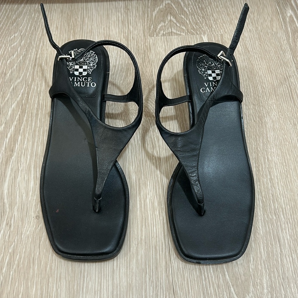 Vince Camuto kitten heel thong sandal. Size 7.5